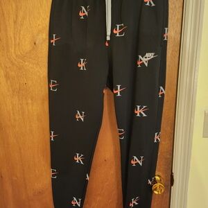 Nike Mens Standard Fit Taper Leg Regular Length, Size Medium, New with Tags